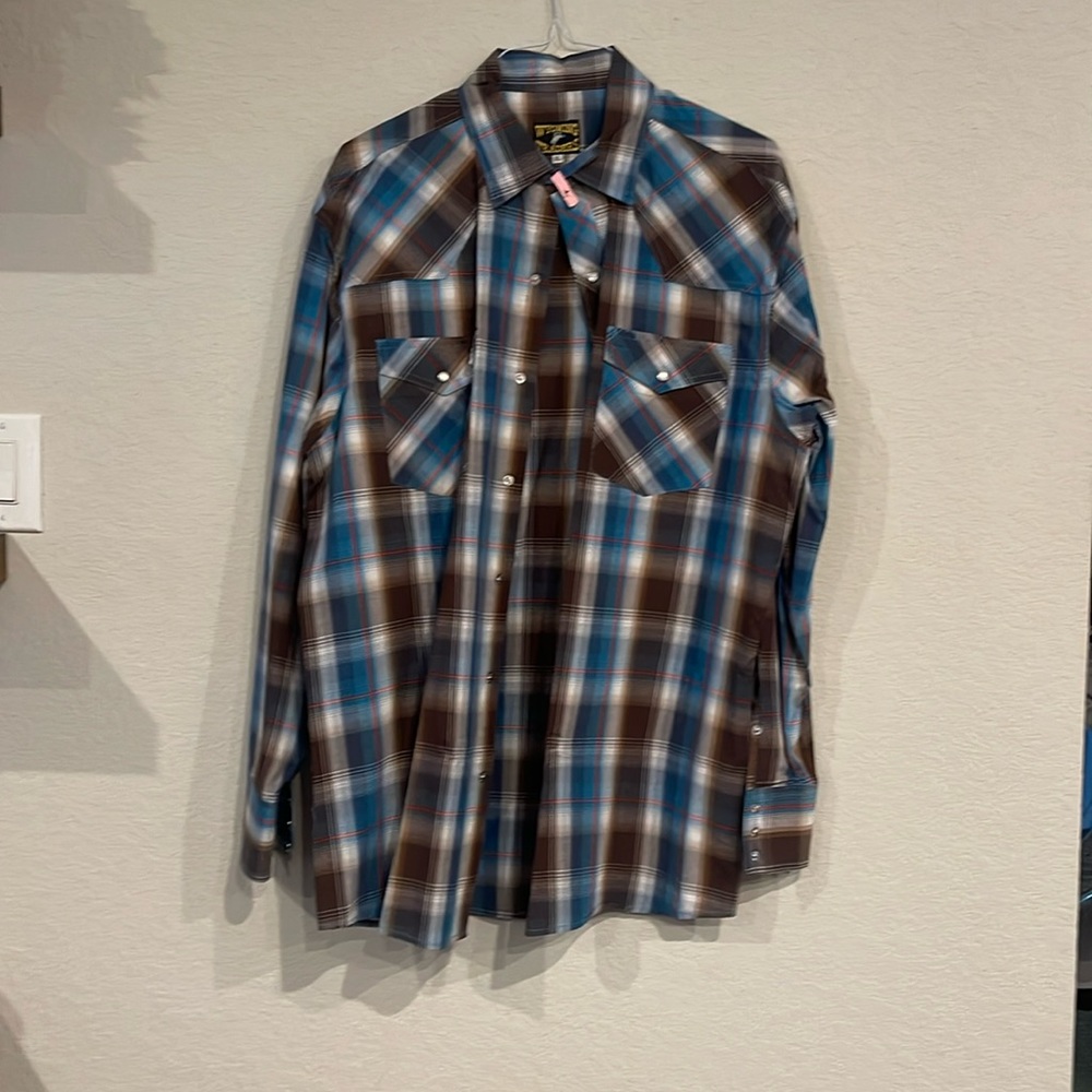 Wyoming Traders XL long sleeve pearl snap shirt